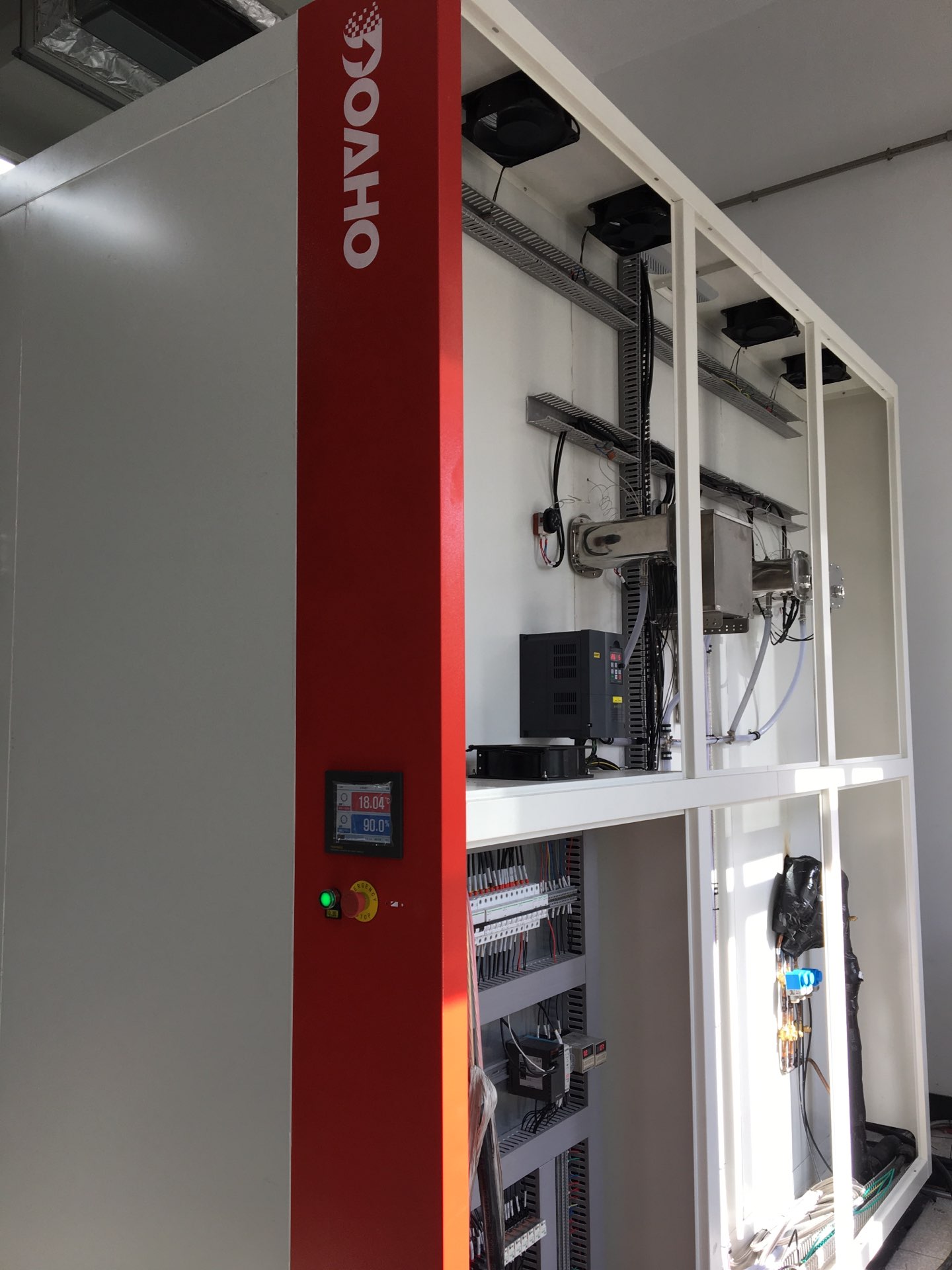 步入式高低温试验室