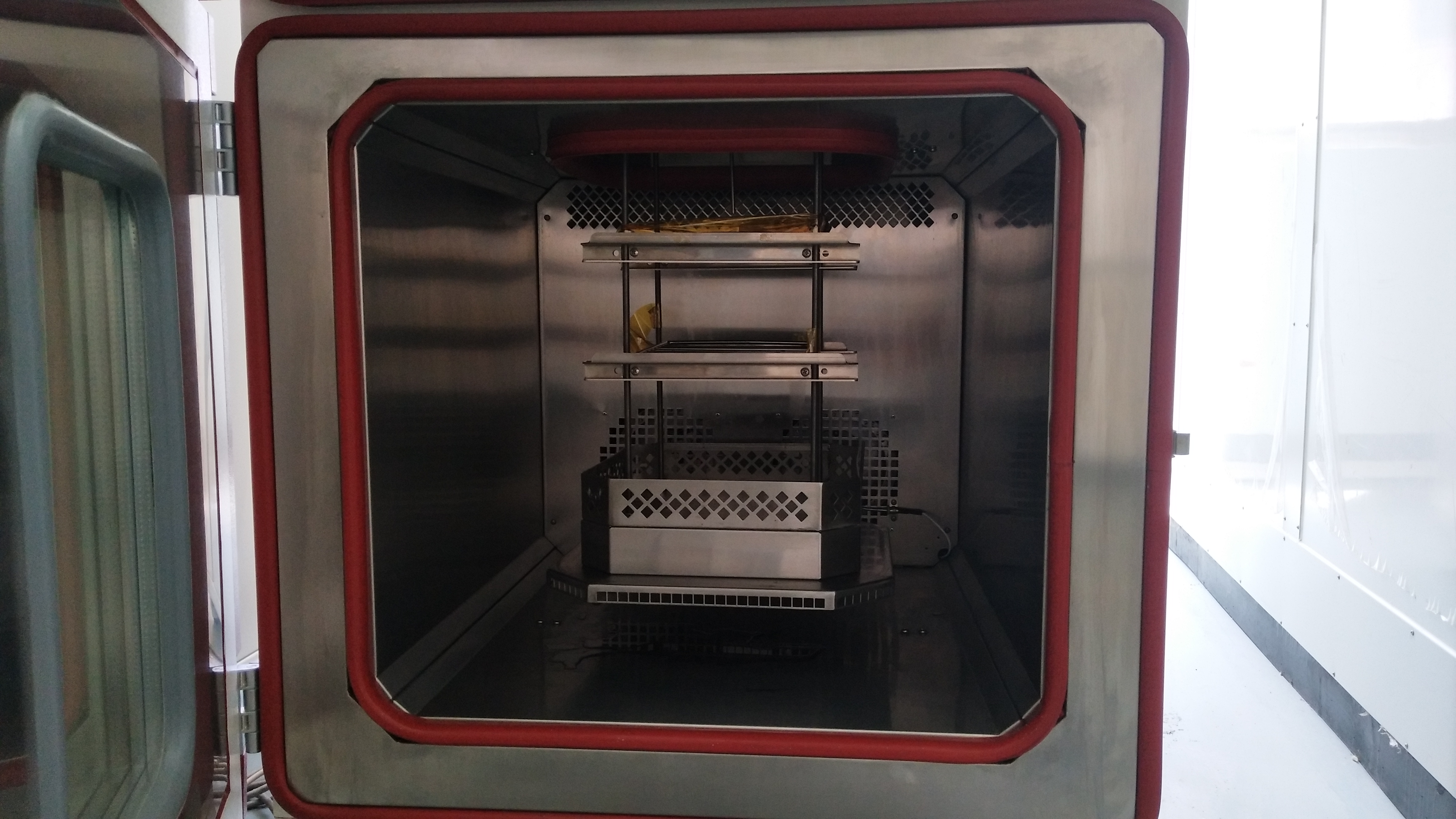 温度冲击箱实验舱