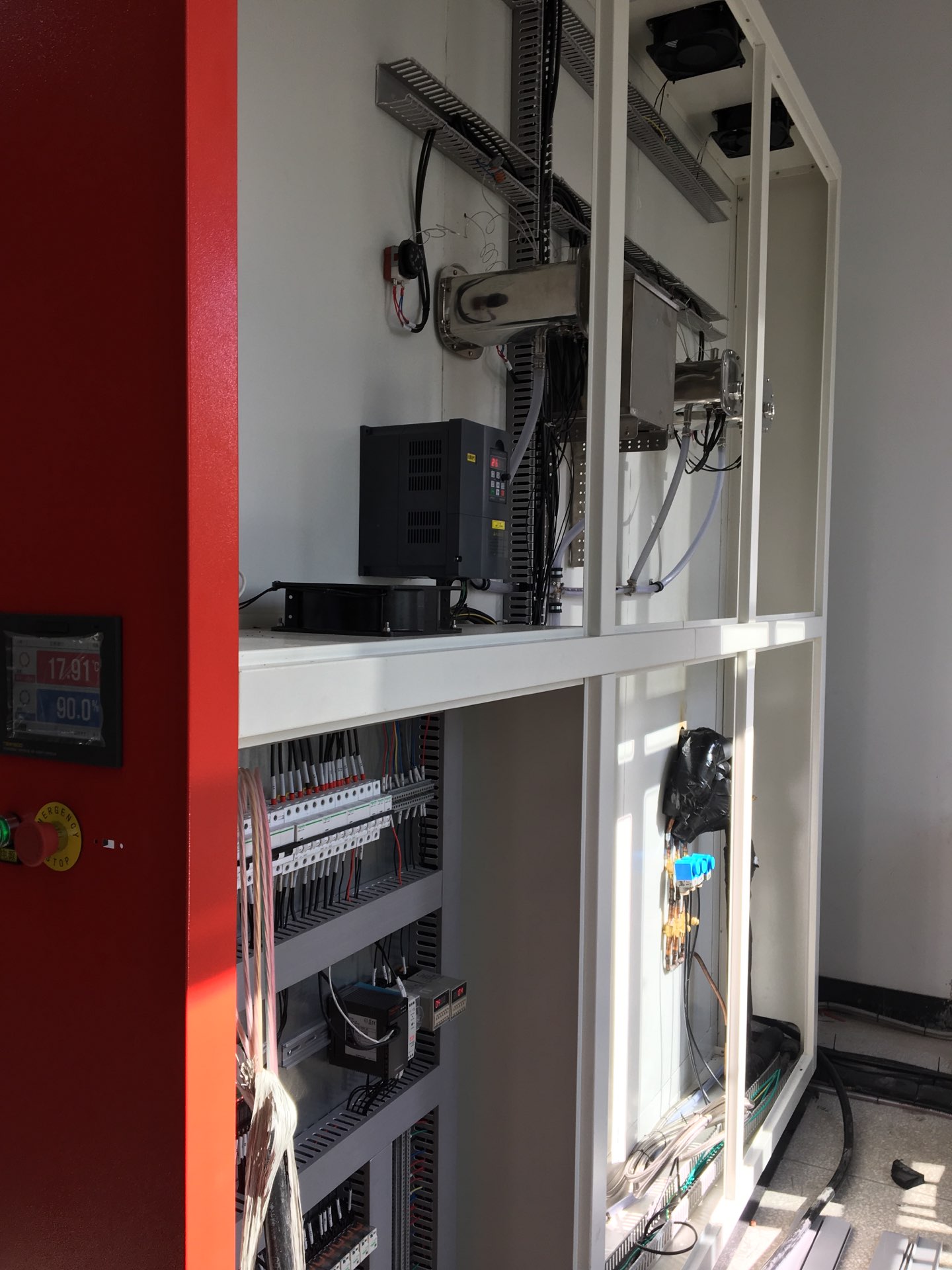 一实高低温湿热试验室细节