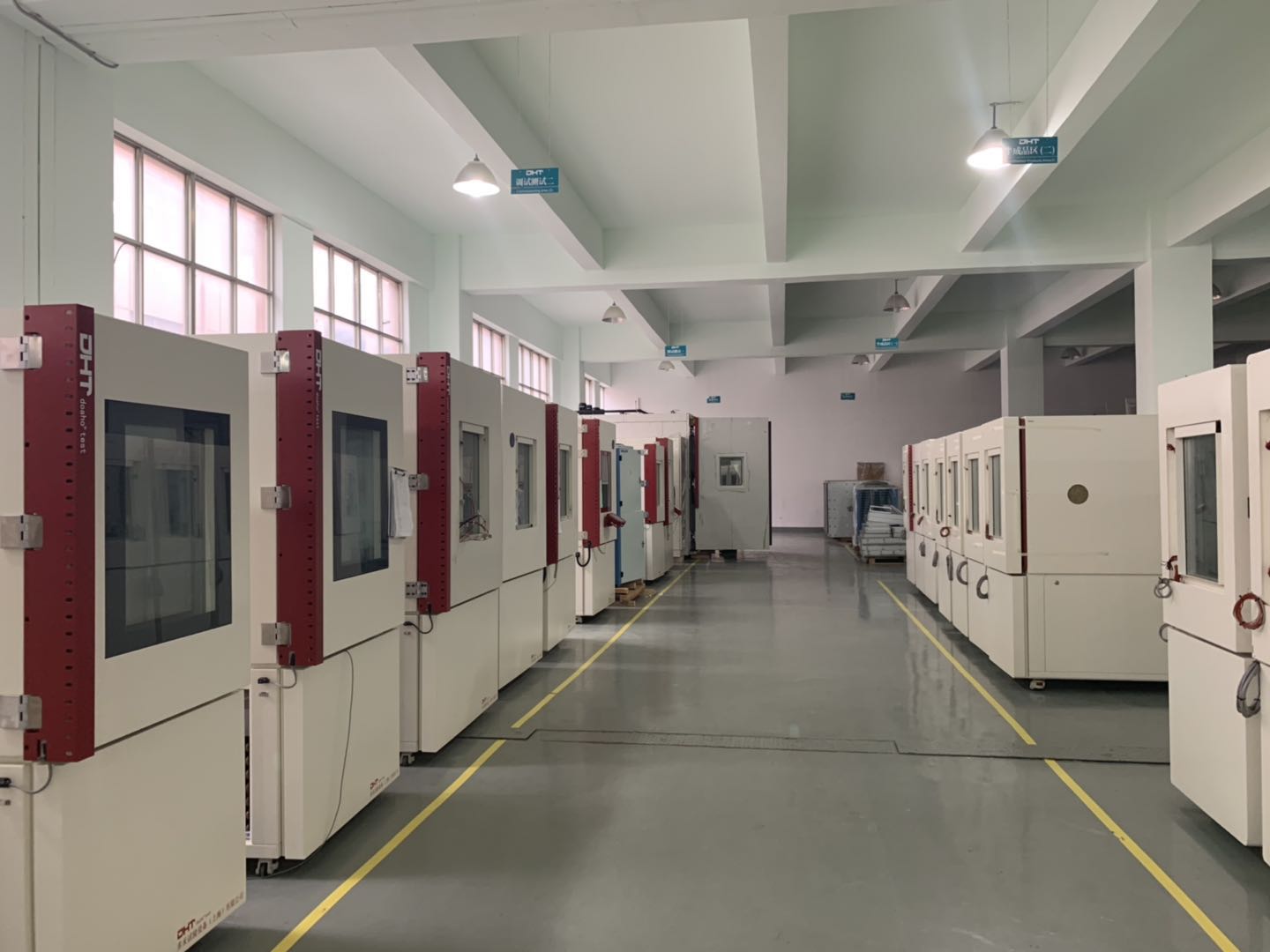 高低温湿热试验箱