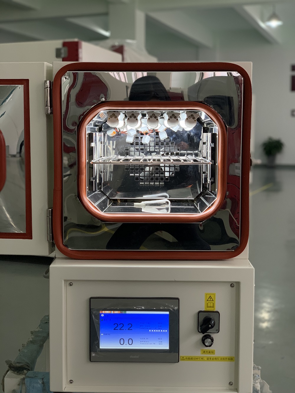 桌上型恒温恒湿箱